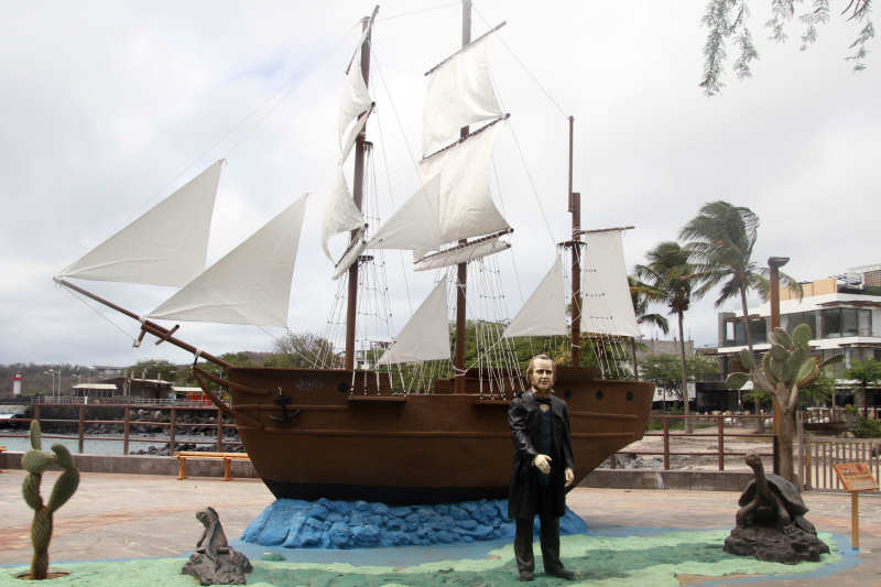 Darwin und die HMS Beagle auf San Cristóbal