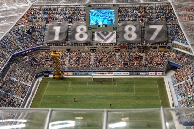 Hamburger Volksparkstadion für 57.000 Zuschauer (vermutlich ausverkauft)