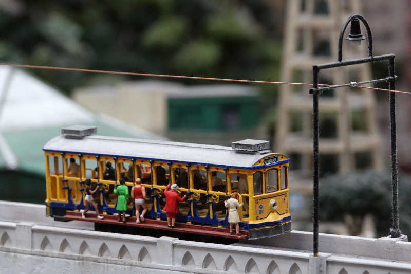 Die Straßenbahn von Rio auf dem Viadukt Aqueduto da Carioca