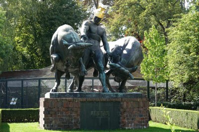 Bronze-Skulptur Jason und die Stiere des Aietes
